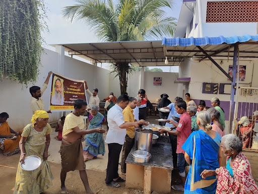 Food Distribution program at Vellore, Vaniyambadi.