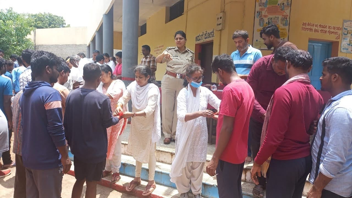 Mahila Samiti Chitradurga organized a Rakshabandhan- 2023 program at Jail.