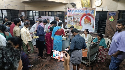 Image for Ashram Bengaluru is organizing a free meal distribution campaign for the admitted patients.