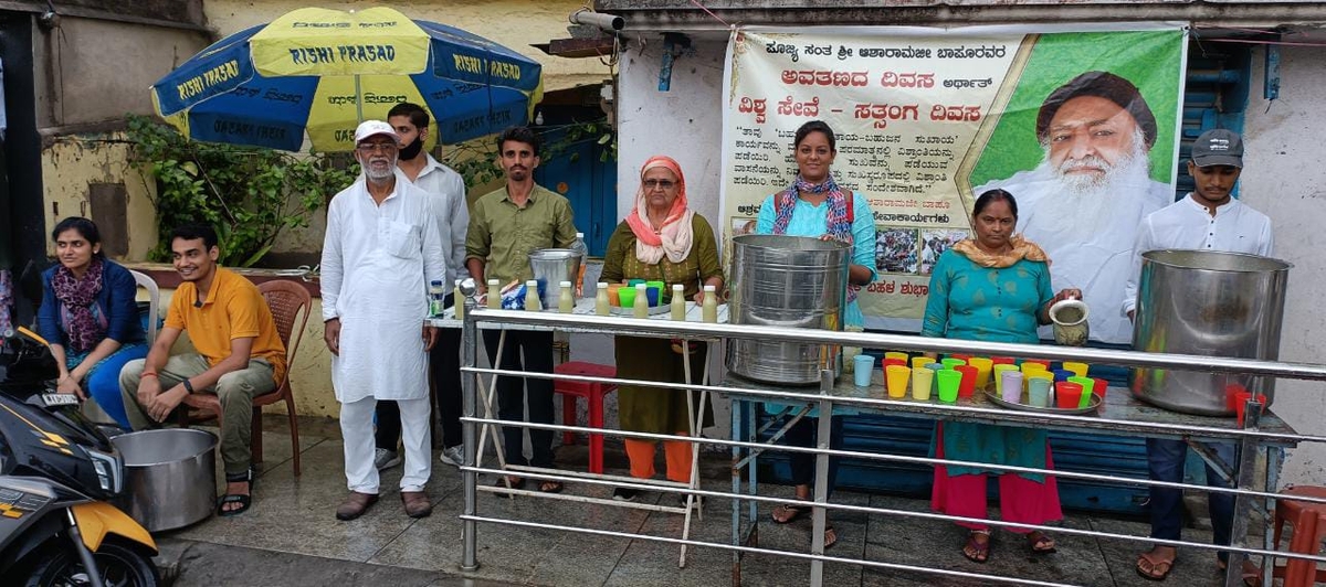 Image for Bengaluru Ashram Trust distributed Rishi Prasad & buttermilk at Shiv Shakti Velmurga Devasthan.