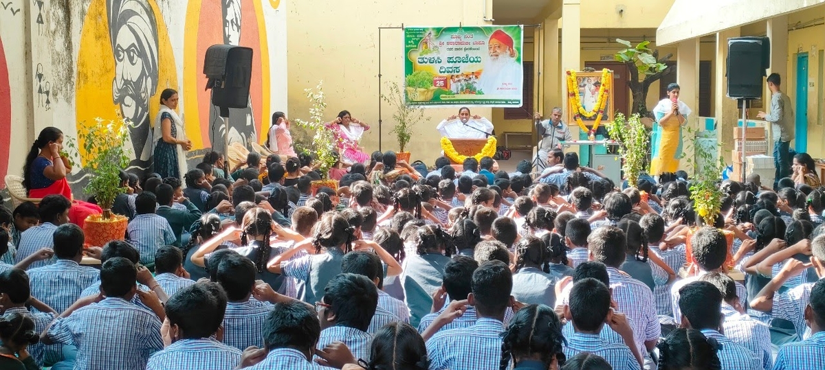 Balsanskar Classes at Yogesgwarananda School.