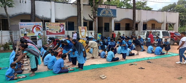 Image for Ashram Bengaluru organized an event to tie a thread of faith at Vidyapeeth Gurukul, Kengeri.