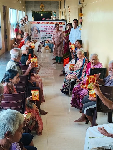 Bhandara program at Sri Sai Prashanthi Old Age Home, Kempanahalli.