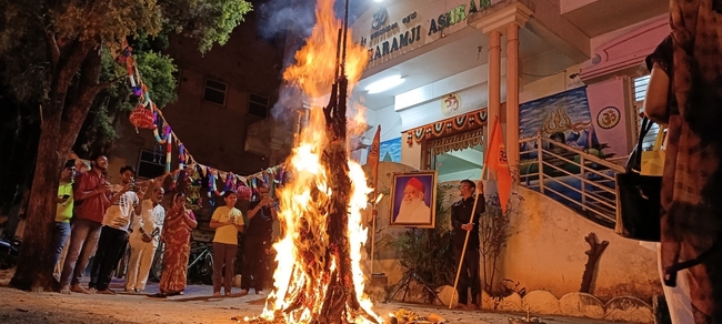 Image for How the collection of wood and cow dung cakes started for Holika Dahan in Bangalore Ashram?