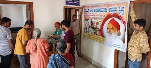 Image for  Ashram Bengaluru is continuing its tradition of compassion with a free meal distribution event.