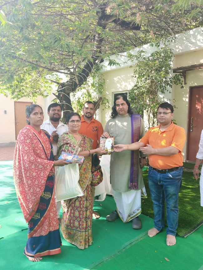 Image for When YSS Bengaluru met Shri Devkinandan Thakur ji.