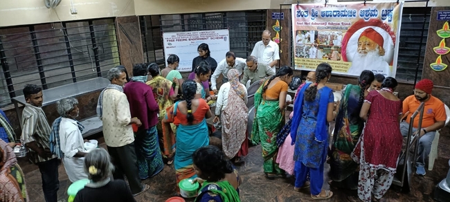 Image for The ultimate secret of food distribution for cancer patients at KIDWAI Hospital.