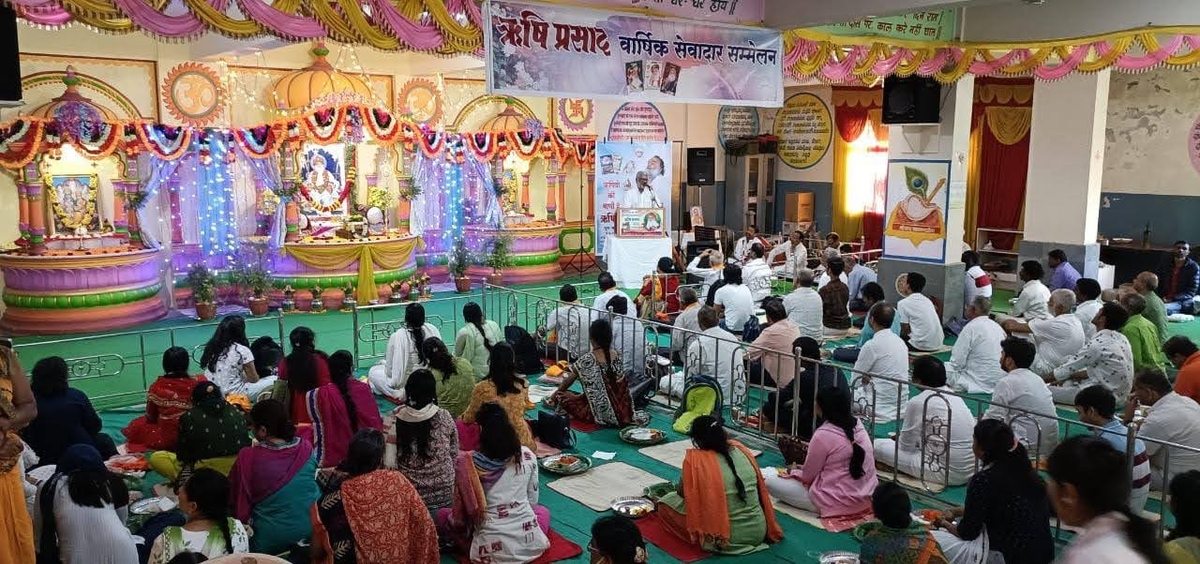 What was told in the Sadhak Sammelan of Bangalore Ashram?