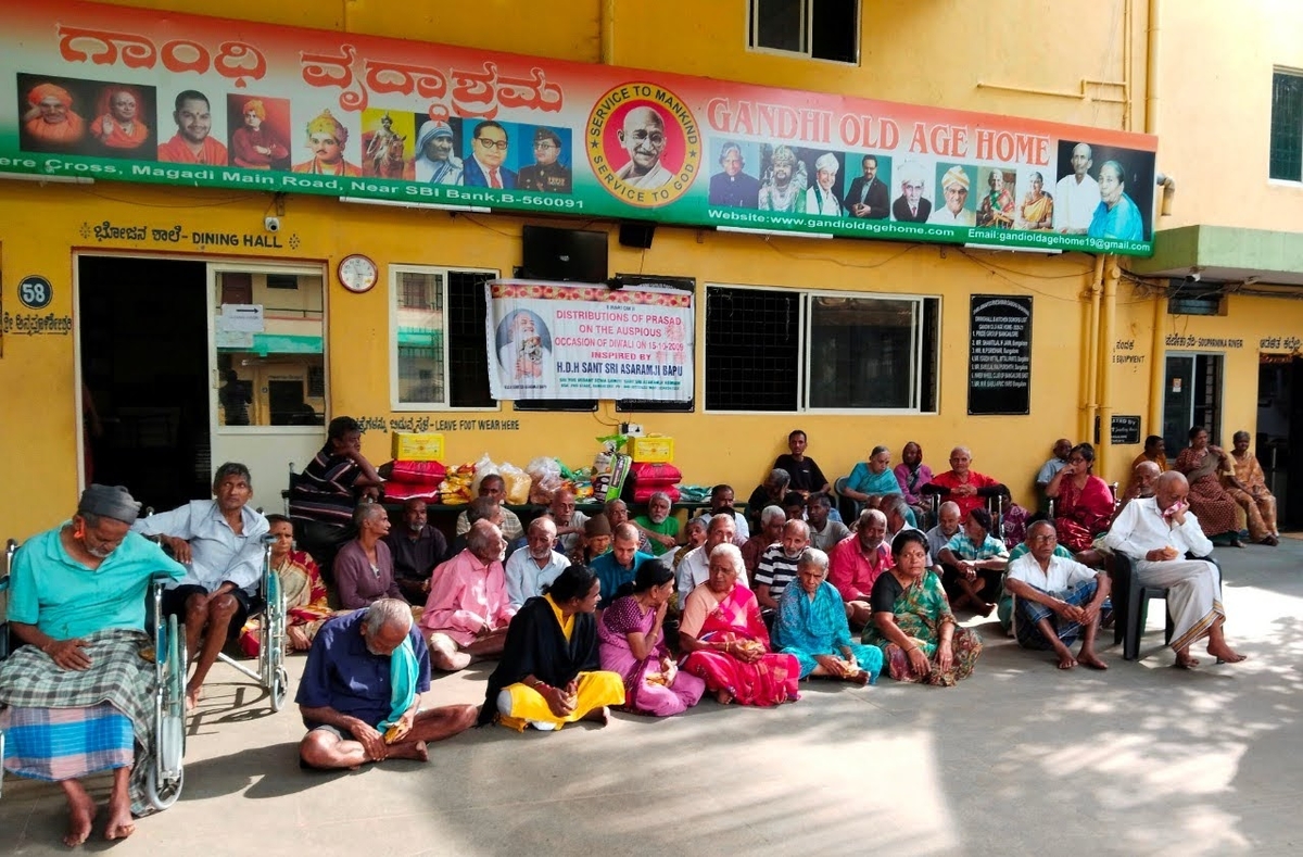 Diwali Bhandara at Gandhi old age home, Magadi Road.