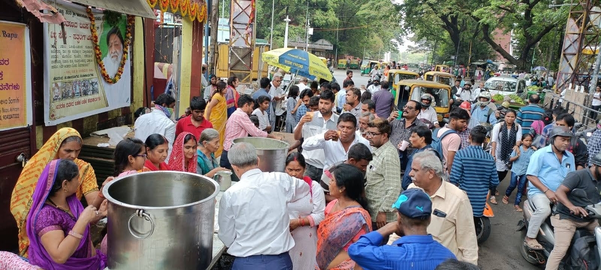 Distribution of buttermilk on the incarnation day of Sant Shri Asharamji Bapu.